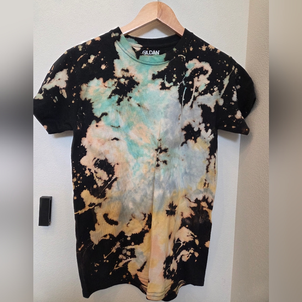 Unisex Gildan Black and Green Tie-Dye Shirt
